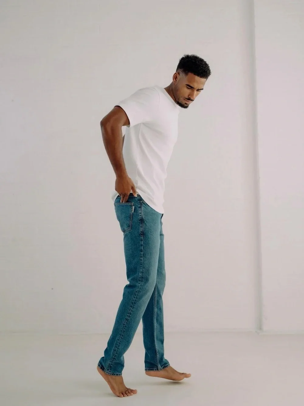 Straight-Leg Men's Jeans in Mid Blue